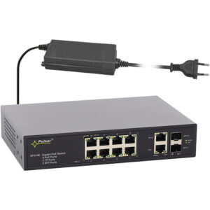 Ein Pulsar Gigabit PoE Switch mit acht PoE-Ports, zwei TP-Ports und zwei SFP-Ports, verbunden mit einem Netzteil und einem europäischen Stecker.