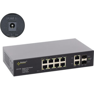 Netzwerk-Switch "Pulsar SFG108" mit 8 PoE-Ports, 2 TFP-Ports und 2 SFP-Ports in einem rechteckigen Gehäuse; Nahaufnahme des Stromanschlusses oben links.