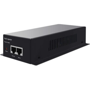 Schwarzer PoE-Injector mit zwei Ethernet-Ports und Lüftungsschlitzen an der Seite.