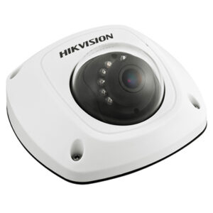 Weiße Sicherheitskamera von Hikvision mit kuppelförmiger Linse und Infrarotsensoren, geeignet für die Wand- oder Deckenmontage.