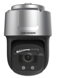 Hikvision Überwachungskamera mit einem silbernen Gehäuse und einem markanten, modernen Design.