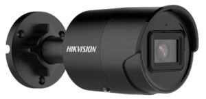 Schwarze Überwachungskamera der Marke Hikvision mit zylindrischem Gehäuse und Wandhalterung.