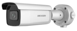 Weißes Überwachungskamerasystem mit montierter Linse, firmiert von Hikvision.