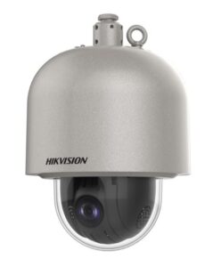Eine silberne Überwachungskamera von Hikvision mit einer kuppelförmigen Gehäuseabdeckung.