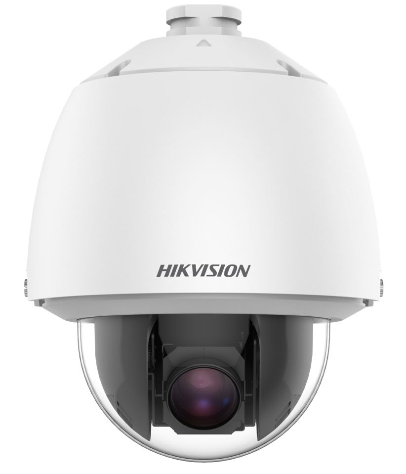 Eine weiß-schwarze CCTV-Kamera der Marke Hikvision mit Kuppelgehäuse und sichtbarem Objektiv.