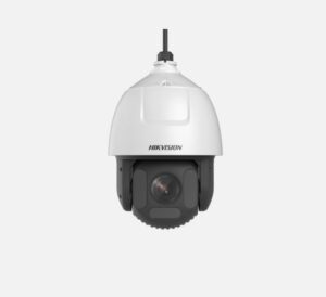 Schwenkbare Überwachungskamera von Hikvision mit weißem Gehäuse und schwarzem Kameraobjektiv, aufgehängt an einem Kabel.