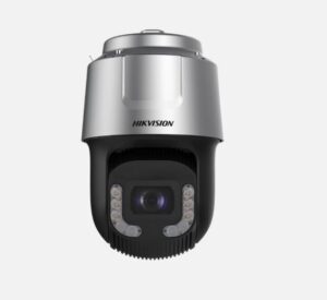 Eine silberne und schwarze Sicherheitskamera von Hikvision mit einem modernen Design und mehreren LEDs um das Objektiv herum.