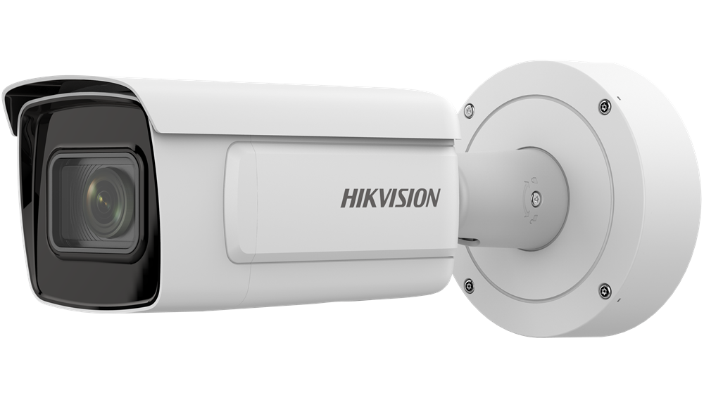 Weiße Hikvision Überwachungskamera im zylindrischen Design, zur Wandmontage geeignet.