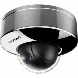 Nahaufnahme einer Überwachungskamera der Marke Hikvision mit einem glänzenden, metallischen Gehäuse und einer gewölbten Glaskuppel.