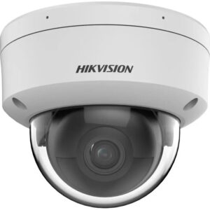 Nahaufnahme einer weißen Überwachungskamera von Hikvision mit einer kuppelförmigen Linse.