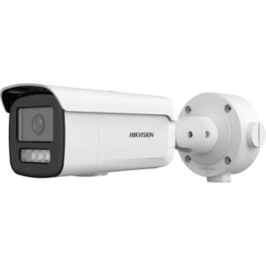 Weiße Überwachungskamera von Hikvision mit rechteckigem Gehäuse, das an einer runden Wandhalterung befestigt ist.