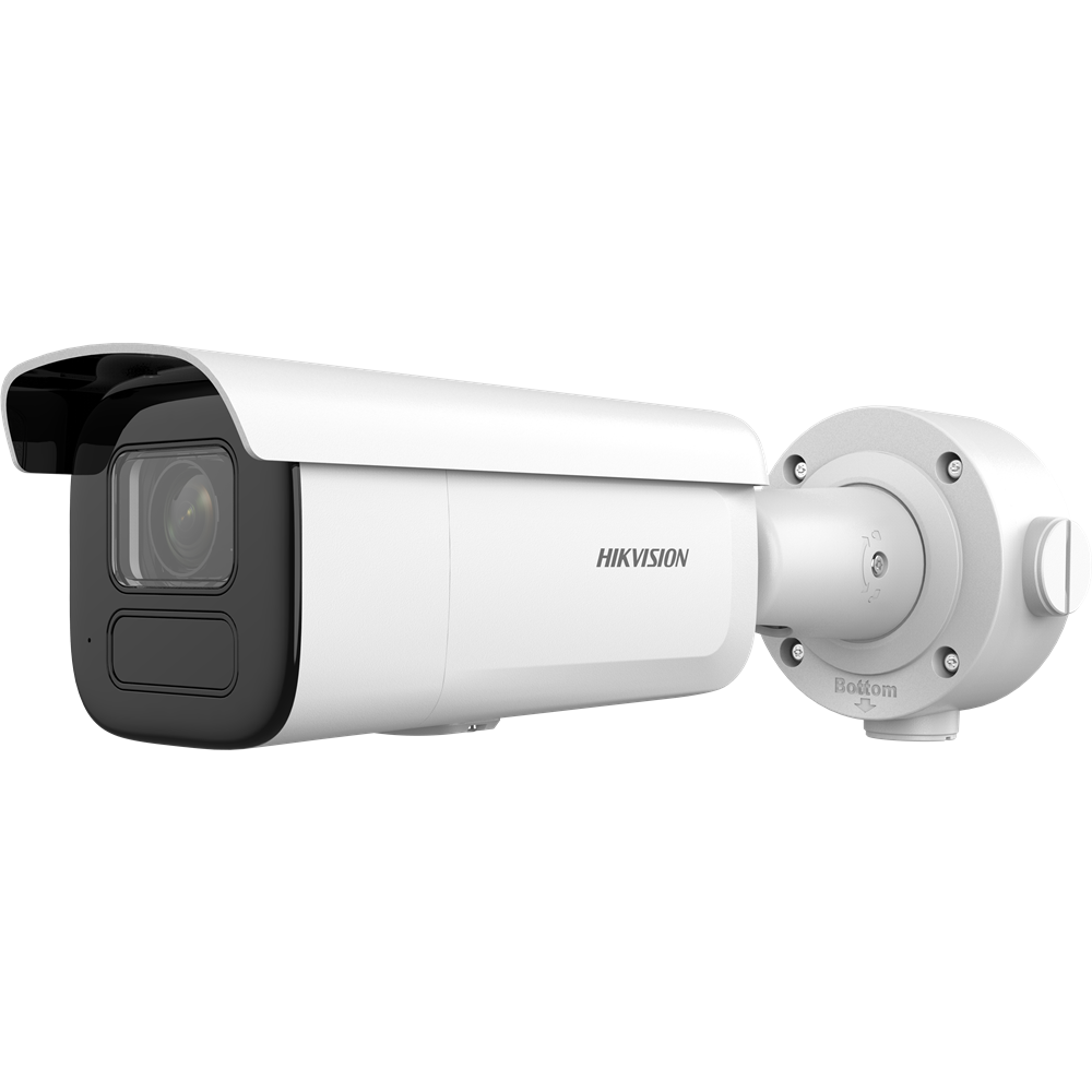 Weiße Überwachungskamera der Marke Hikvision mit länglichem Gehäuse und sichtbarem Objektiv, montiert auf einer Halterung.