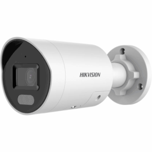 Weiße Überwachungskamera von Hikvision in zylindrischer Form mit einem schwarzen vorderen Panel und einem Montagefuß.