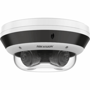 Eine Hikvision Überwachungskamera mit kugelförmigem Gehäuse und mehreren Linsen unter einer transparenten Abdeckung.