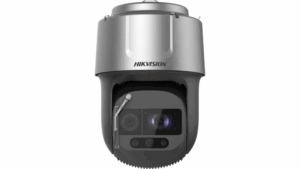 Eine Überwachungskamera von Hikvision mit zwei sichtbaren Objektiven, in grauem Gehäuse.