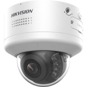 Weiße Überwachungskamera in Kuppelform mit sichtbarem Objektiv und Sensoren, markiert mit 'Hikvision'.