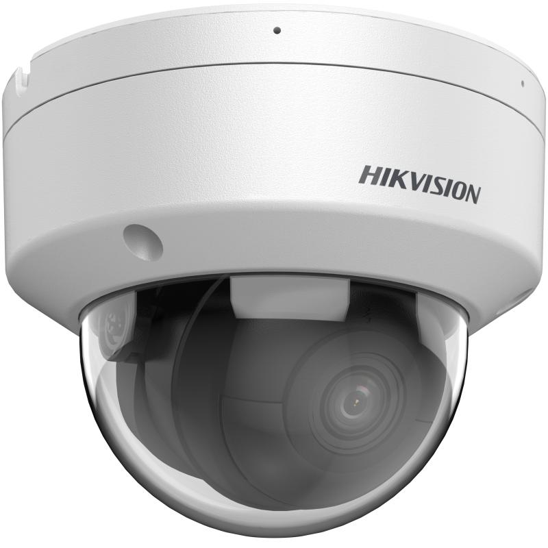 Eine weiße Überwachungskamera der Marke Hikvision mit einer halbkugelförmigen Kuppel und einem sichtbaren Kameraobjektiv darunter.