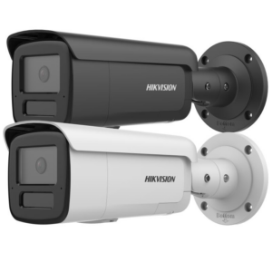 Zwei Überwachungskameras der Marke Hikvision, eine in Schwarz und eine in Weiß, mit zylindrischem Gehäuse und Wandhalterung, angezeigt in seitlicher Ansicht.