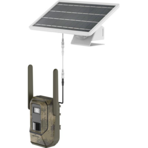 WLAN-Kamera mit Camouflage-Muster und zwei Antennen, verbunden mit einem kleinen Solarpanel durch ein Kabel.
