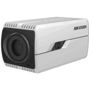 Weiße Überwachungskamera von Hikvision mit schwarzer Front und rechteckigem Gehäuse.