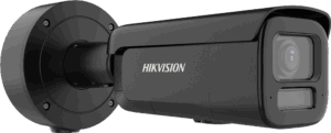 Schwarze Überwachungskamera von Hikvision mit Linsenabdeckung und Wandhalterung.