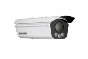Eine weiße Überwachungskamera von Hikvision mit einem Schutzgehäuse und mehreren Linsen und Sensoren.