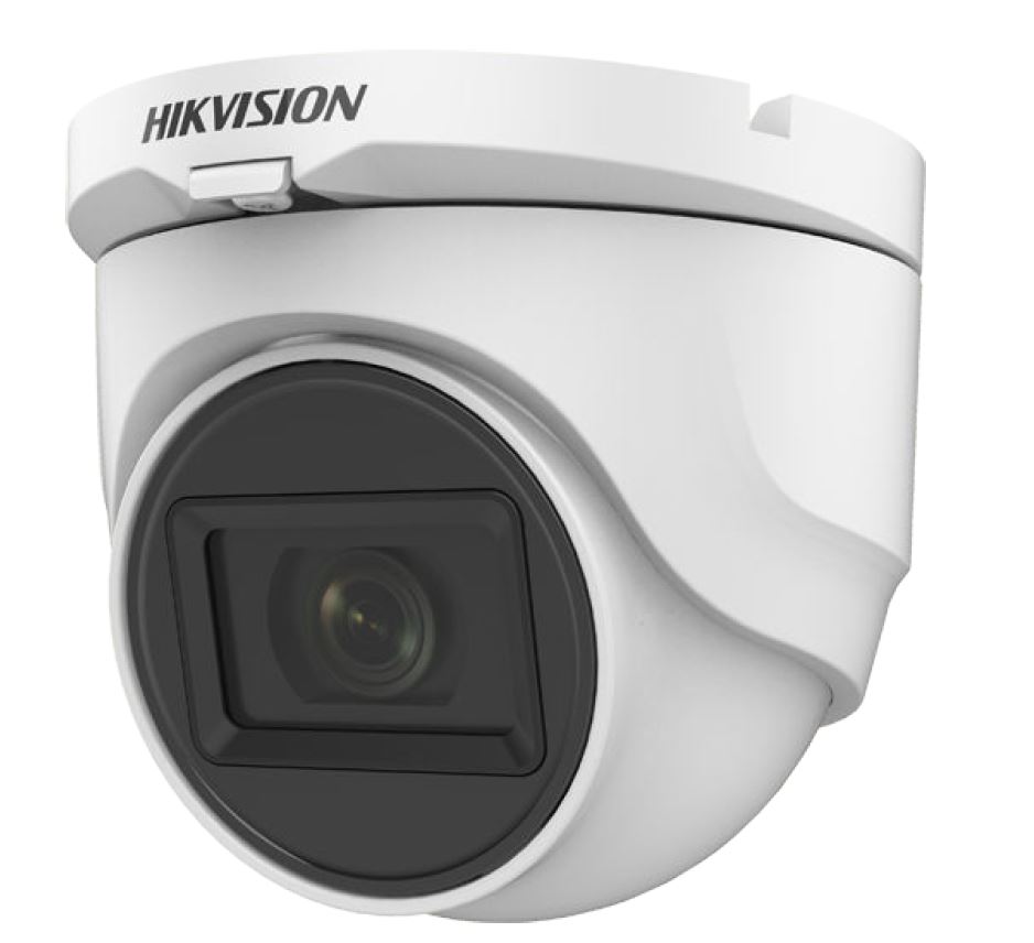 Weiße Dome-Überwachungskamera von Hikvision mit Sicht auf das Objektiv.