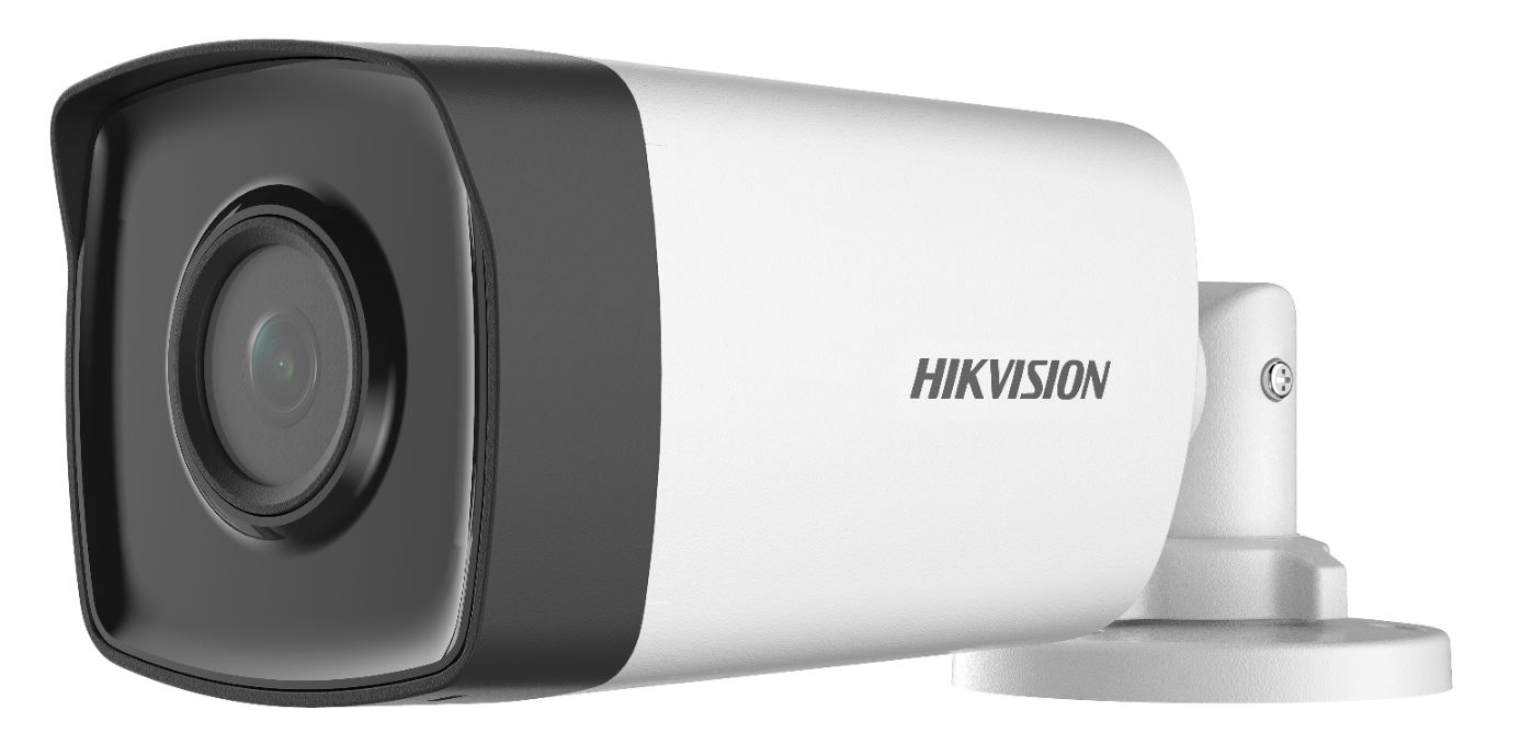 Eine Sicherheitskamera von Hikvision mit einem weißen Gehäuse und einer schwarzen Frontabdeckung, montiert auf einem Drehgelenk.