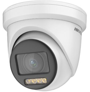 Weiße Überwachungskamera mit einem großen Objektiv und vier LEDs an der Unterseite, auf der die Marke "Hikvision" steht.