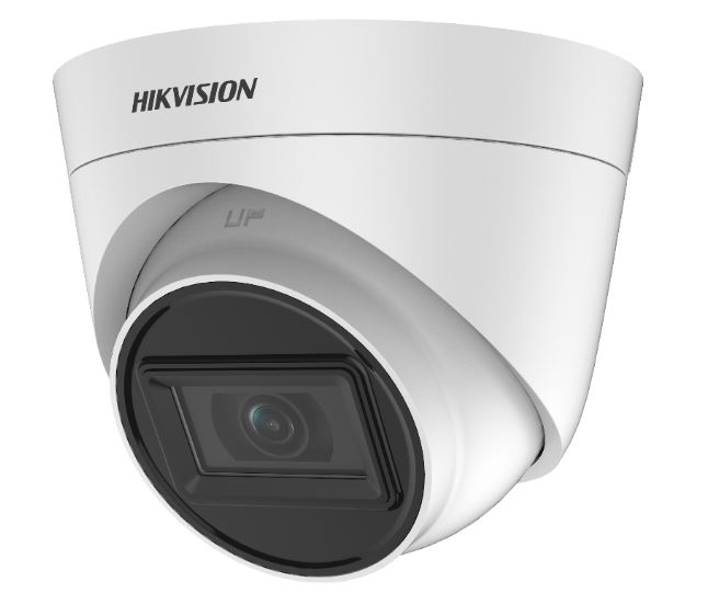 Weiße Dome-Überwachungskamera der Marke Hikvision mit schwarzer Linse.