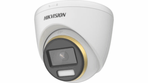 Weiße Überwachungskamera von Hikvision mit goldenen Akzenten, die eine Linse und einen kleinen Scheinwerfer zeigt.