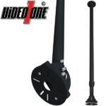 Schwarze Verlängerungsstange für Deckenmontage mit kreisförmiger Befestigungsplatte und einem Video One Logo in der oberen linken Ecke.