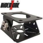 Ein schwarzer Metall-Halterungsclip mit mehreren Schrauben und Schlitzen, geeignet für die Befestigung von Geräten, mit dem Videoton-Logo oben links im Bild.