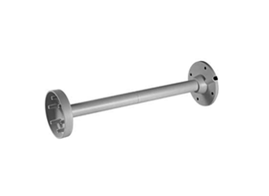 Metallische Rohrverbindung mit zwei runden Flanschen an beiden Enden, dargestellt in einem schrägen Winkel.