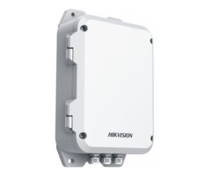 Weiße, rechteckige elektrische Box von Hikvision mit abgerundeten Ecken und mehreren Kabelanschlüssen an der Unterseite.