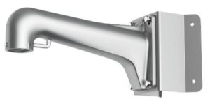 Eine silberne, metallische Wandhalterung mit einer gebogenen Armform, die an einer rechteckigen Montageplatte befestigt ist.