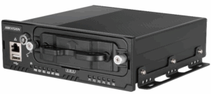 Ein schwarzer Hikvision-Digitalrekorder mit mehreren Anschlüssen und einem abnehmbaren vorderen Fach, geeignet für Videoüberwachungssysteme.