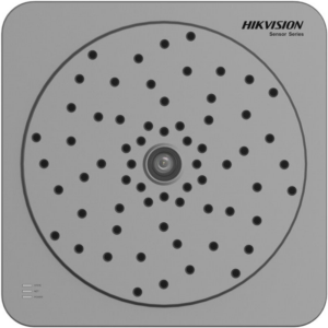 Graues quadratisches Gerät mit einer zentralen Linse umgeben von mehreren symmetrisch angeordneten Löchern, oben rechts mit der Aufschrift 'Hikvision Sensor Series'.