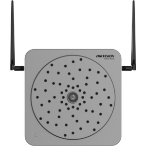 Graues quadratisches Gerät mit dem Logo 'Hikvision', zwei Antennen an den Seiten und einer kreisförmigen Anordnung von Löchern um einen zentralen Punkt.