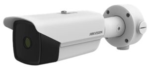 Weiße Überwachungskamera von Hikvision mit rechteckigem Gehäuse und zylinderförmiger Halterung.