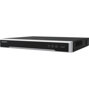 Ein schwarzer HIKVISION Netzwerkkvideorekorder mit einem schlanken Design und mehreren Bedienknöpfen auf der Vorderseite.