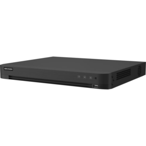 Ein schwarzer Hikvision Video-Recorder mit Lüftungsschlitzen an der Seite und mehreren Kontrollleuchten auf der Vorderseite.