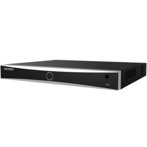Ein schwarzer NVR (Network Video Recorder) von Hikvision mit einem schlanken Design und USB-Anschluss an der Vorderseite.
