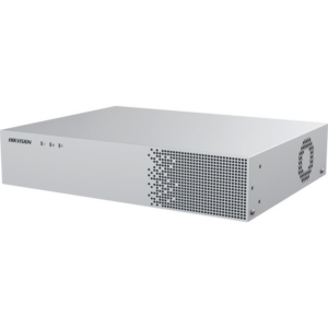 Ein weißer Hikvision Netzwerkvideorekorder mit Lüftungsgittern und Anschlüssen auf der Vorderseite.