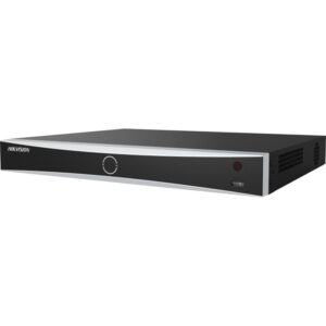 Ein schwarzer Überwachungsrecorder der Marke Hikvision mit glattem, rechteckigem Gehäuse und einem eingebauten Bedienknopf auf der Frontseite.