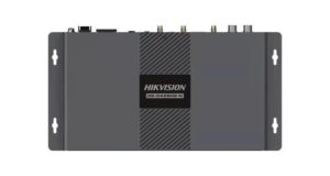 Der Hikvision DS-D42B02-N Controller in grauer Farbe mit einem zentralen Logo auf der Vorderseite und mehreren Anschlussmöglichkeiten an der Oberseite.