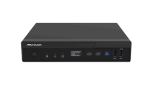 Ein Hikvision-Digitalrekorder mit mehreren Tasten, einem kleinen Display und zwei USB-Anschlüssen auf der Vorderseite.
