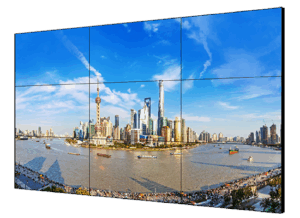 Digitale Wand mit einem hochauflösenden Bild der Skyline von Shanghai, das den Fluss, moderne Wolkenkratzer und einen klaren blauen Himmel zeigt.
