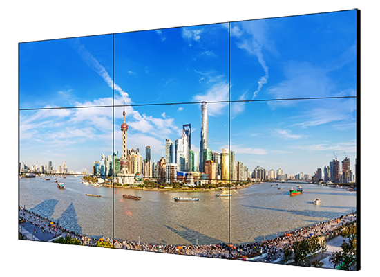 Digitale Wand mit einem hochauflösenden Bild der Skyline von Shanghai, das den Fluss, moderne Wolkenkratzer und einen klaren blauen Himmel zeigt.