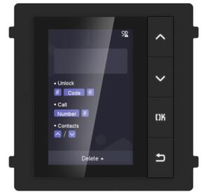 Ein schwarzes Touchscreen-Display eines Zugangskontrollsystems mit Optionen wie "Entsperren", "Anrufen" und "Kontakte" sowie Bedientasten auf der rechten Seite.